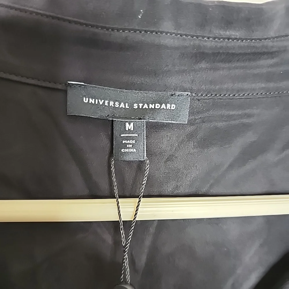 Universal Standard Black Dress. Brand New With Tags. Size Medium ( 18-20) - Picture 6 of 8